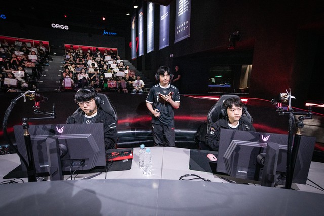 Ngay cả những tuyển thủ như Gumayusi hay Keria cũng mất đi sự táo bạo cần thiết