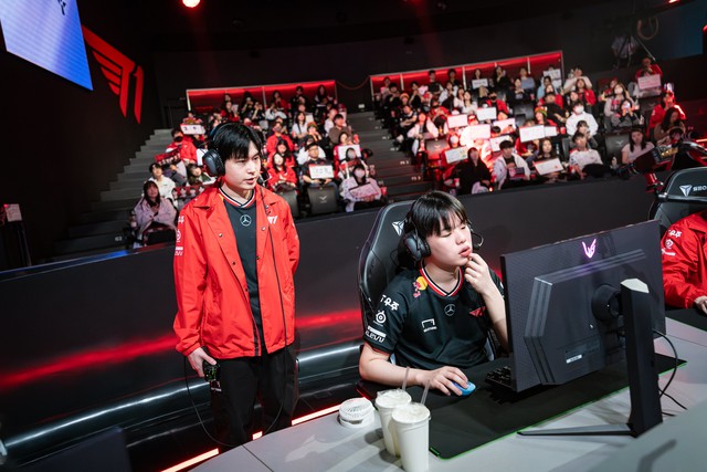 HLV KkOma bị bộ đôi huyền thoại SKT T1 "nhắc nhở"- Ảnh 4.