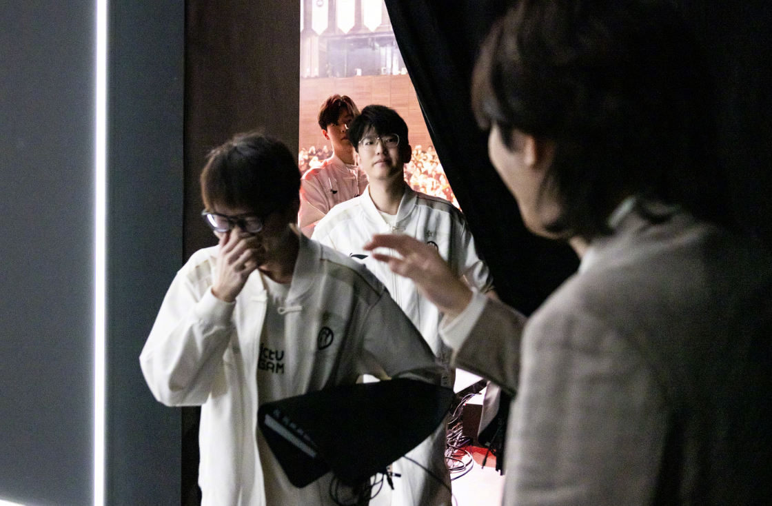 "Siêu chiến đội" IG nổ drama cực căng sau trận thua thảm- Ảnh 4. "Siêu chiến đội" IG nổ drama cực căng sau trận thua thảm- Ảnh 4.