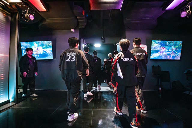 T1 đã bại trận trước HLE vì nhiều lý do cả khách quan lẫn chủ quan và một trong số đó là vì DDoS ảnh hưởng quá trình tập luyện