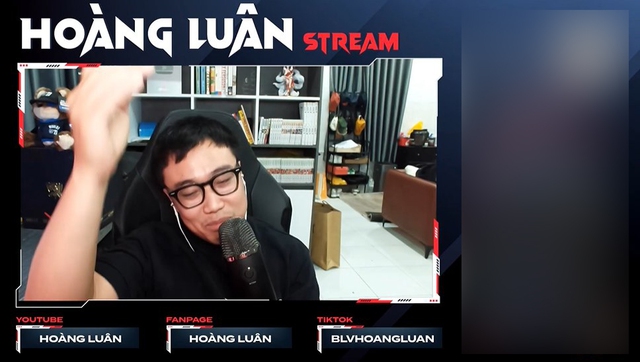 BLV Hoàng Luân "var" trực tiếp dàn sao T1 khi nhận định vấn đề nằm ở 4 tuyển thủ còn lại vì đối phương đã dùng hết lượt cấm vào tướng của Faker nhưng các thành viên còn lại cũng không tận dụng gì được