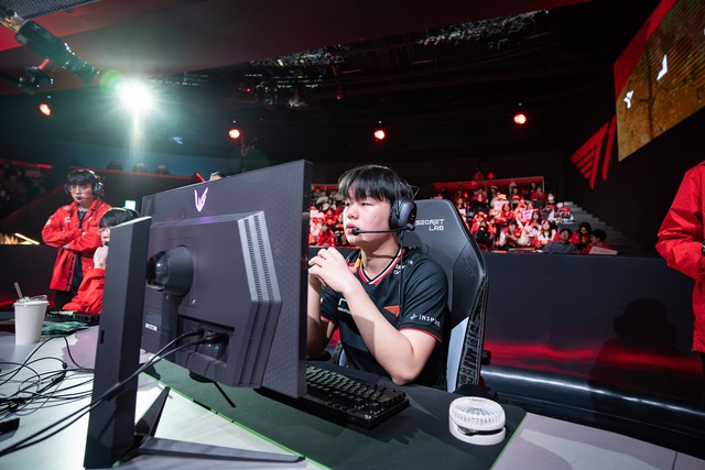 Siêu sao LCK cũng "xoắn não" với quyết định thay người của T1, ngụ ý chuyện chưa dừng lại- Ảnh 1.