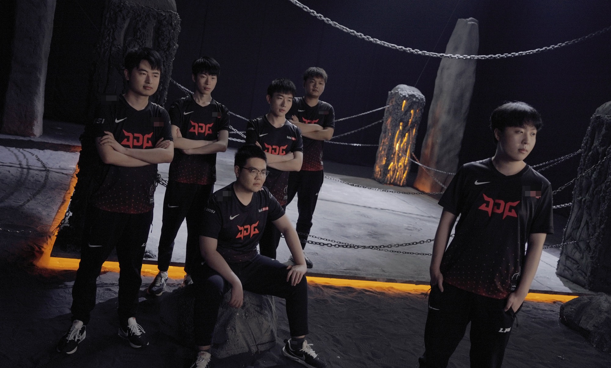 Dù là đương kim vô địch LPL Mùa Hè 2022 nhưng JDG cũng mới trở lại ở CKTG 2022 này Dù là đương kim vô địch LPL Mùa Hè 2022 nhưng JDG cũng mới trở lại ở CKTG 2022 này