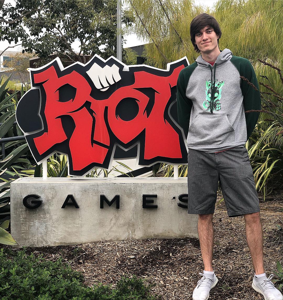 Sau khi giải nghệ thì anh trở thành một streamer khá nổi tiếng trong cộng đồng LMHT Bắc Mỹ - nguồn: Spons.gg