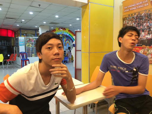 Vừa chơi vừa chém gió, nhiều khán giả thích thú và muốn BiBi trở thành Thầy Giáo Ba của AoE Việt Nam! - Ảnh 1.