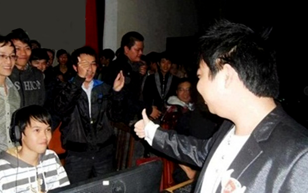 AoE: Chấm dứt hợp đồng với Facebook Gaming, ShenLong vẫn quyết tâm theo đuổi đam mê tại Việt Nam - Ảnh 1. AoE: Chấm dứt hợp đồng với Facebook Gaming, ShenLong vẫn quyết tâm theo đuổi đam mê tại Việt Nam - Ảnh 1.