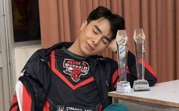 Ngày ấy - Bây giờ: “Sớm nở tối tàn”, Zeros trượt dài trong khủng hoảng, án phạt và những chỉ trích - Ảnh 9. Ngày ấy - Bây giờ: “Sớm nở tối tàn”, Zeros trượt dài trong khủng hoảng, án phạt và những chỉ trích - Ảnh 9.