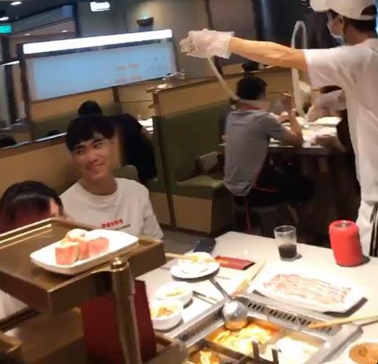 LMHT: Fan nghi vấn Levi có người yêu mới, hội bạn thân thì vào cà khịa không ngừng nghỉ - Ảnh 4.