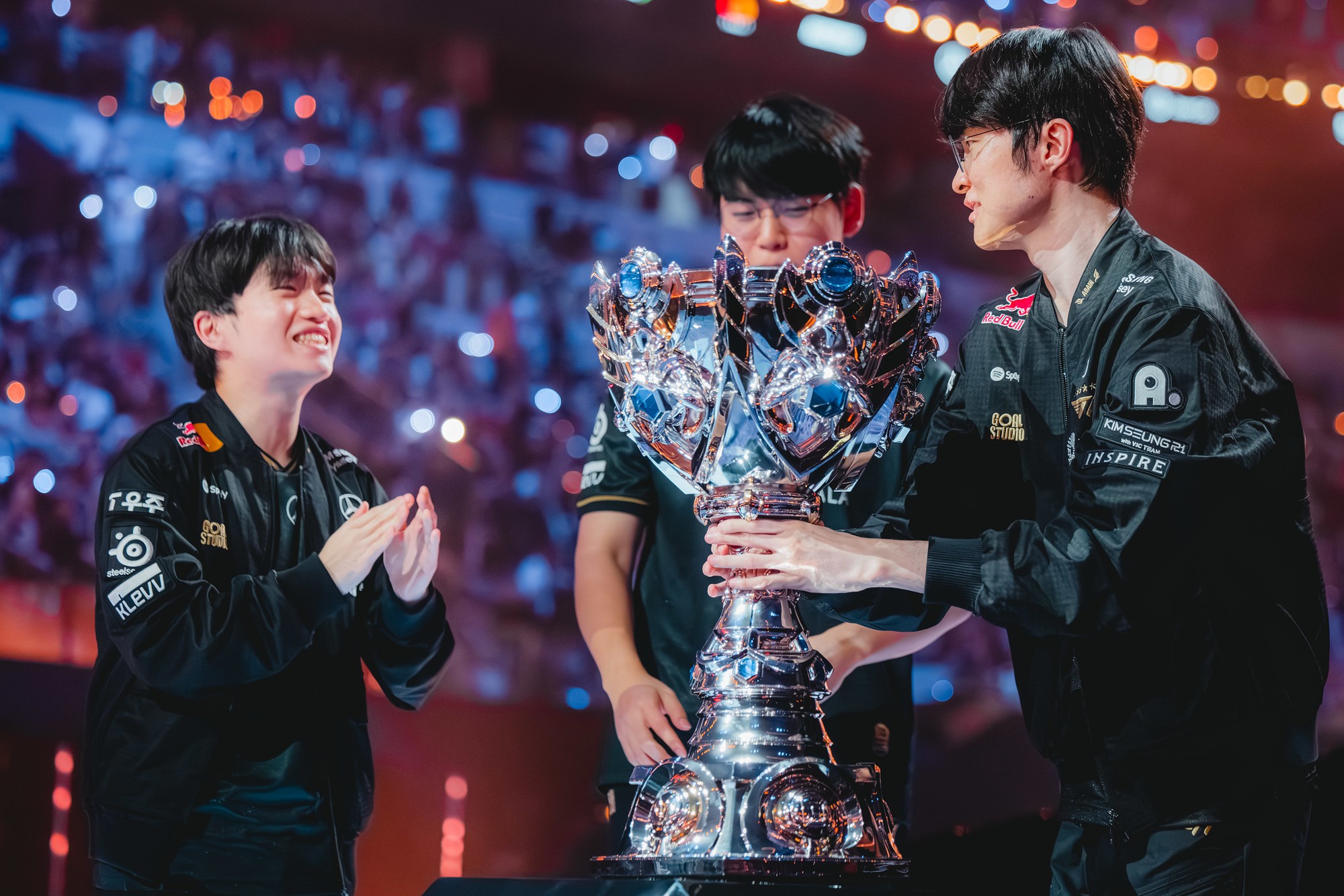 Gumayusi rời đi, fan T1 lại có một nỗi lo mới- Ảnh 1. Gumayusi rời đi, fan T1 lại có một nỗi lo mới- Ảnh 1.