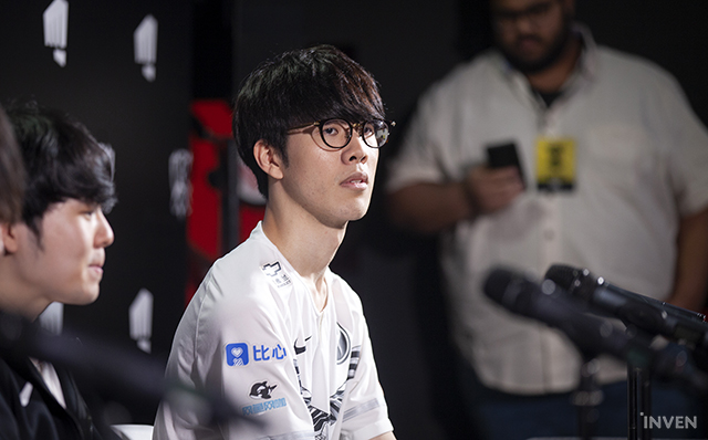 Levi, Dia1 leo rank Hàn chung team với TheShy xịn, hí hửng tưởng được gánh ai ngờ gặp đúng... TheShy Sa Đéc - Ảnh 5. Levi, Dia1 leo rank Hàn chung team với TheShy xịn, hí hửng tưởng được gánh ai ngờ gặp đúng... TheShy Sa Đéc - Ảnh 5.