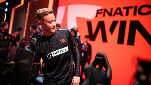 Những nhà vô địch CKTG của quá khứ giờ ra sao: Faker vẫn miệt mài tìm chiếc cup thứ 4, IG kết thúc mùa giải thảm thương - Ảnh 2. Những nhà vô địch CKTG của quá khứ giờ ra sao: Faker vẫn miệt mài tìm chiếc cup thứ 4, IG kết thúc mùa giải thảm thương - Ảnh 2.