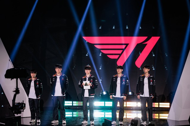 T1 tiến vào Bán kết EWC 2025 nhưng tâm điểm lại là "drama bên lề"- Ảnh 1.