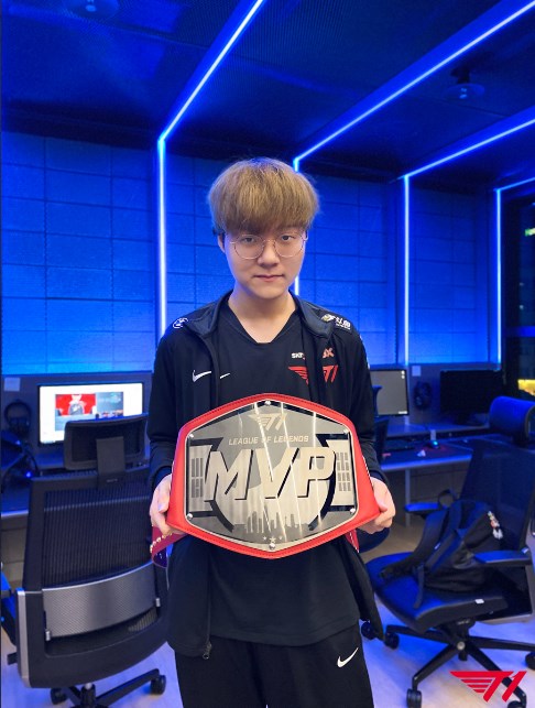 Toàn thắng ở tuần 2 LCK, Faker lên tiếng dằn mặt đối thủ tiếp theo - Tôi còn đầy bài dị chưa dùng - Ảnh 3.