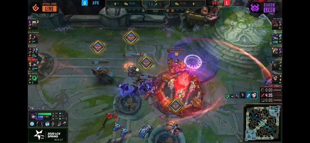 Gạt giò thành công DragonX, tuyển thủ APK được T1 tặng hẳn... 1 hộp kem và phiếu giảm giá khi mua áo... T1 - Ảnh 5. Gạt giò thành công DragonX, tuyển thủ APK được T1 tặng hẳn... 1 hộp kem và phiếu giảm giá khi mua áo... T1 - Ảnh 5.