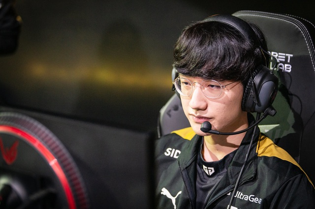 Những tuyển thủ có vẻ ngoài đẹp trai như Peanut thường cũng có fanclub riêng