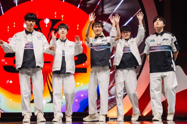 BLG vất vả vượt qua PSG