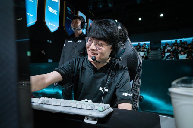 DK thì lại là một đối thủ tốt hơn để T1 có thể khắc phục điểm yếu và lấy lại tinh thần