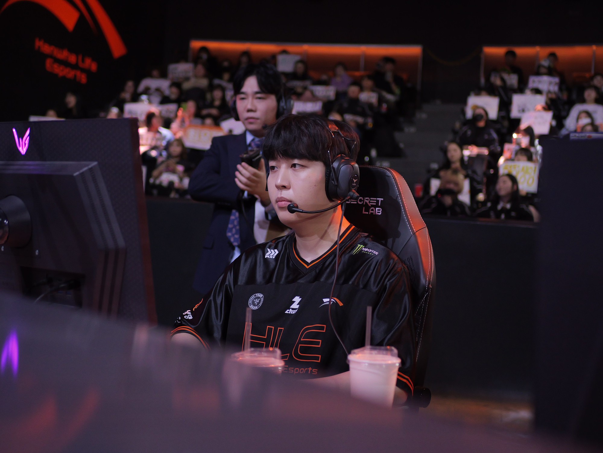 HLE vô tình "hưởng" một lợi ích từ T1- Ảnh 3. HLE vô tình "hưởng" một lợi ích từ T1- Ảnh 3.