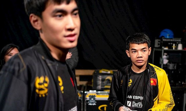 GAM thua đau đớn, HLV Tinikun chia sẻ việc bị lỗ cả tỷ đồng vì lỡ in áo GAM Champion và pad chuột nhưng không thể bán - Ảnh 3. GAM thua đau đớn, HLV Tinikun chia sẻ việc bị lỗ cả tỷ đồng vì lỡ in áo GAM Champion và pad chuột nhưng không thể bán - Ảnh 3.