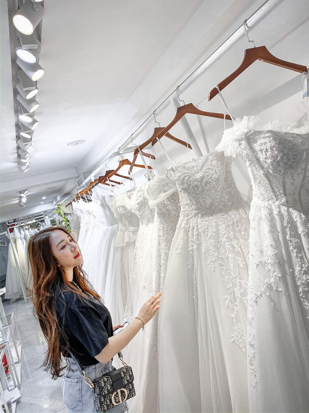 Nóng: Streamer quốc dân Kiều Anh Hera bất ngờ khoe ảnh mặc váy cưới, nàng sắp lên xe hoa? - Ảnh 1.