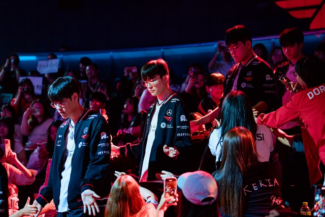 Nhưng hiện tại thì một nhiệm vụ cực kỳ quan trọng nữa đã được T1 hoàn thành Nhưng hiện tại thì một nhiệm vụ cực kỳ quan trọng nữa đã được T1 hoàn thành