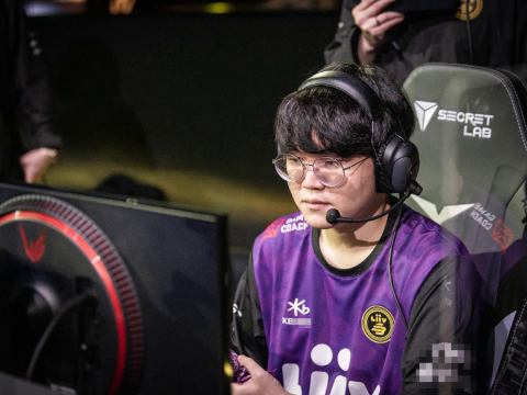 Clozer đã chịu quá nhiều áp lực trong nhiệm vụ "thay thế Faker"