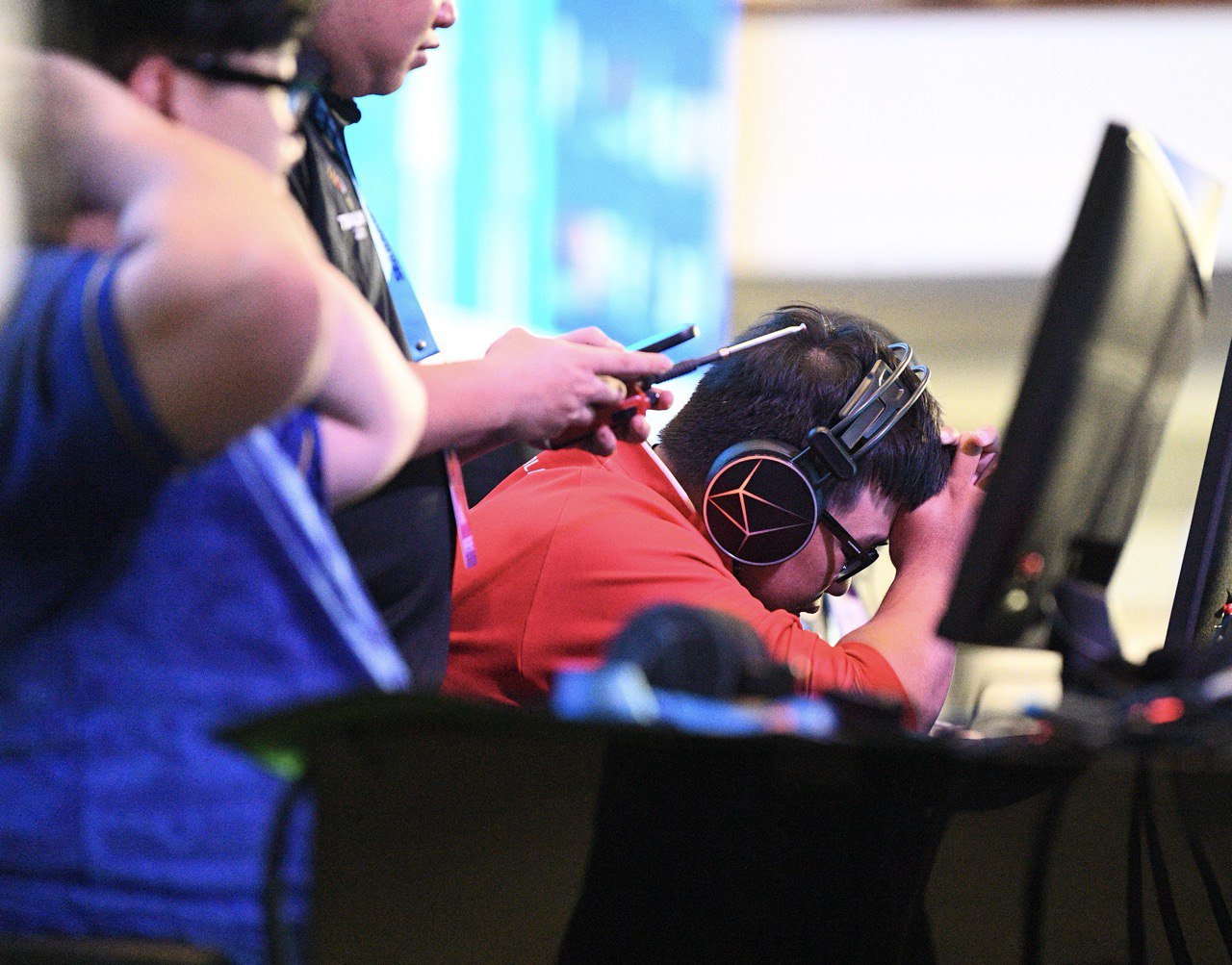 Tuyển thủ Việt Nam gục đầu bật khóc vì vụt mất HCV Audition, Tuyển thủ Việt Nam gục đầu bật khóc vì vụt mất HCV Audition,