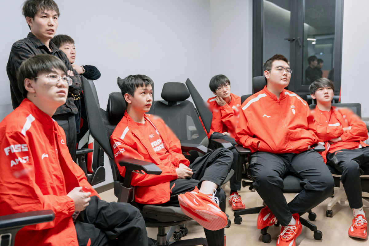 Một đồng đội cũ của SofM giờ không thể trả được hóa đơn tiền điện, góc khuất đáng buồn tại LPL- Ảnh 3. Một đồng đội cũ của SofM giờ không thể trả được hóa đơn tiền điện, góc khuất đáng buồn tại LPL- Ảnh 3.