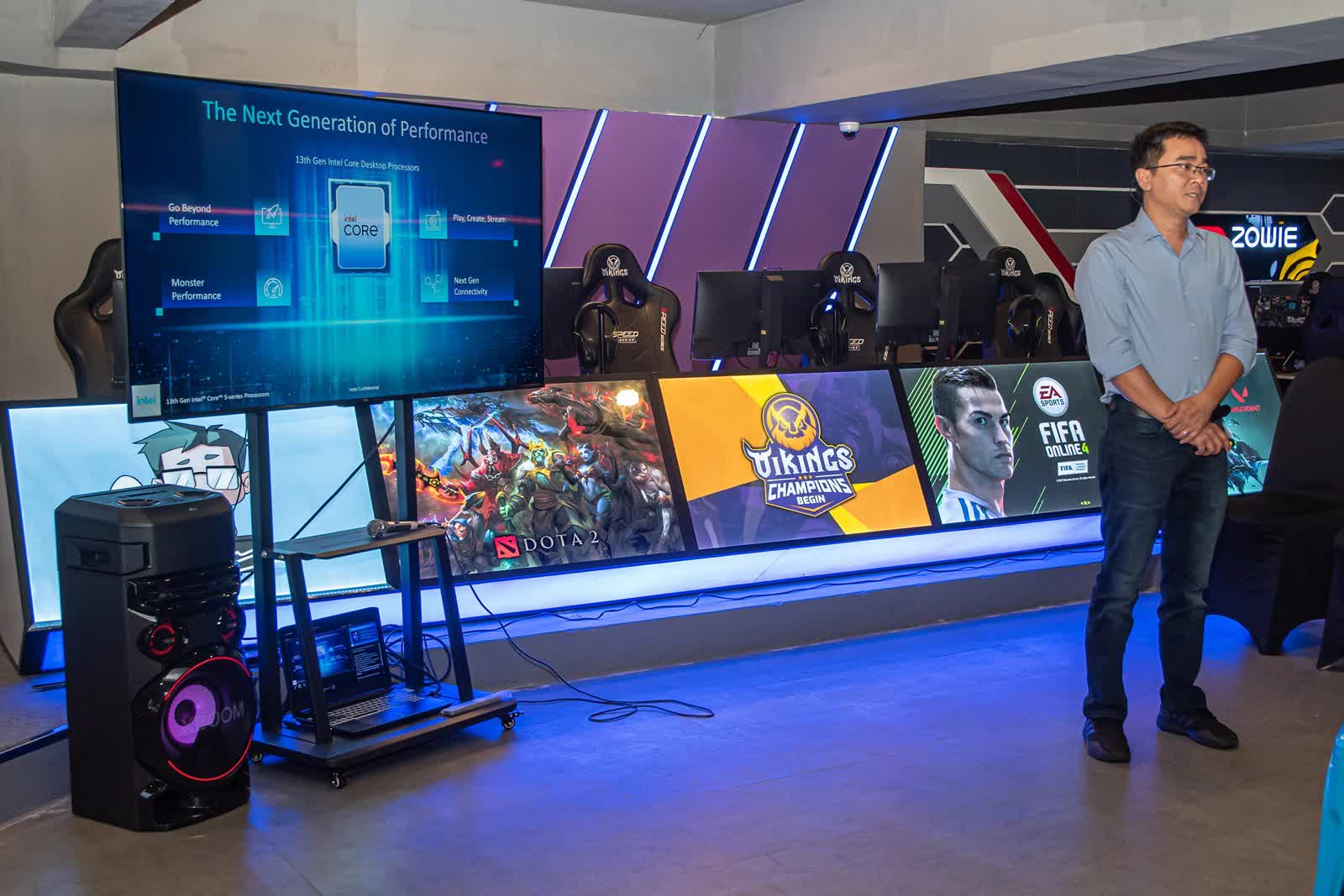 Phòng máy Vikings Esports Arena Hoàng Văn Thụ được trang bị hệ thống chip Intel® Core™ thế hệ 13 cao cấp - nguồn: Intel - Vikings