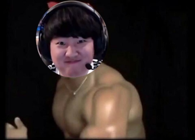 DWG KIA còn đang bất ổn, Khan vẫn khiến các fan cười ná thở vì màn vũ đạo sexy trên sóng trực tiếp - Ảnh 3.