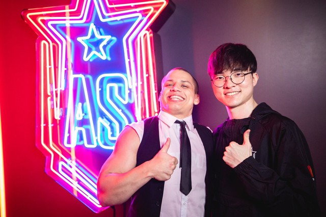 Sau ý định bỏ game, Tyler1 thừa nhận bị LMHT ám ảnh, đang ngủ cũng phải bật dậy kiểm tra lịch sử đấu - Ảnh 2.