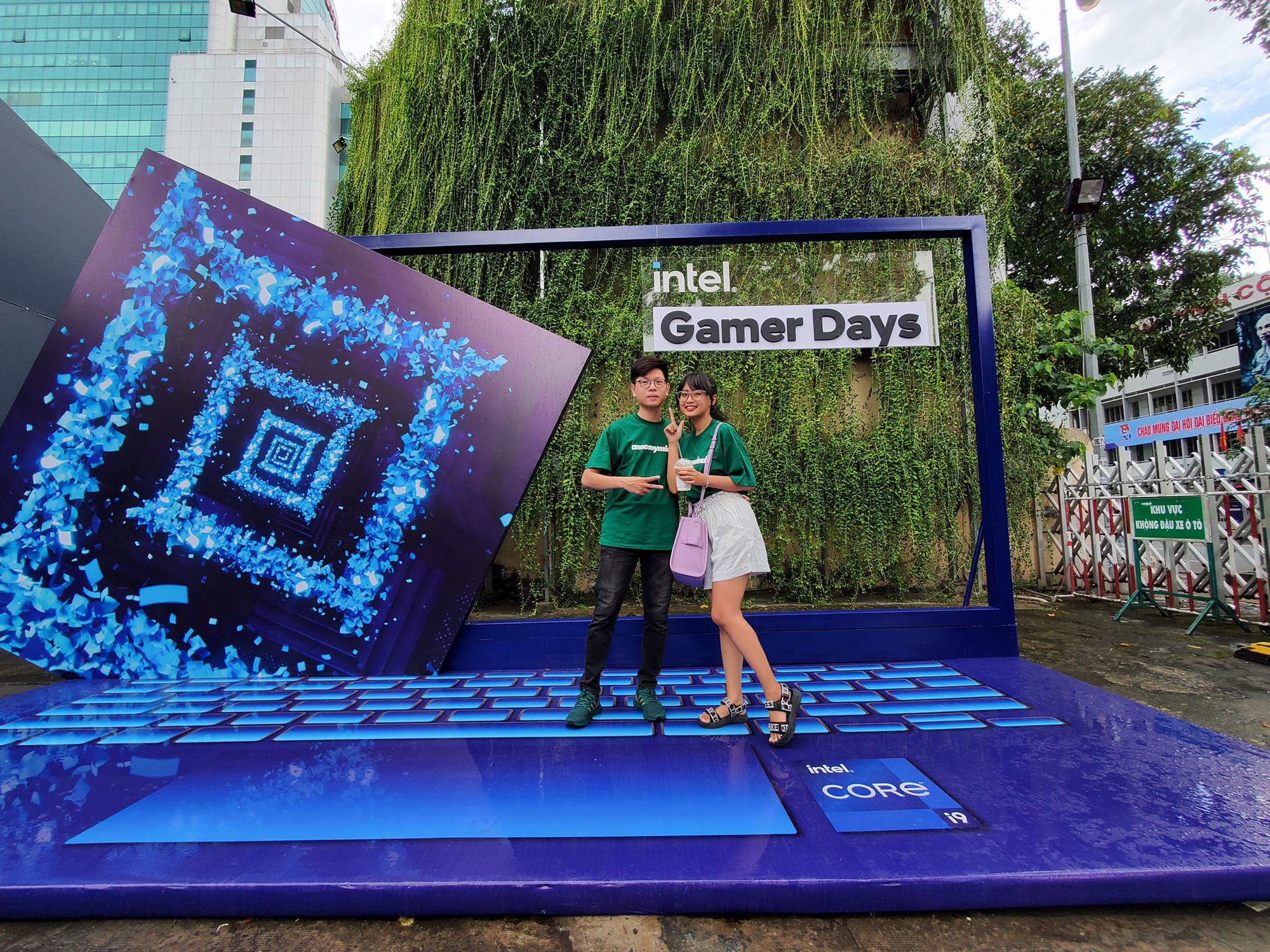 Cặp đôi vàng Bomman - MC Minh Nghi cũng góp mặt