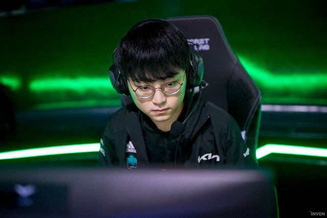 ShowMaker trở thành mục tiêu công kích sau thất bại của DK: Từ người có thể kế vị Faker đến nạn nhân của sự kỳ vọng - Ảnh 5.