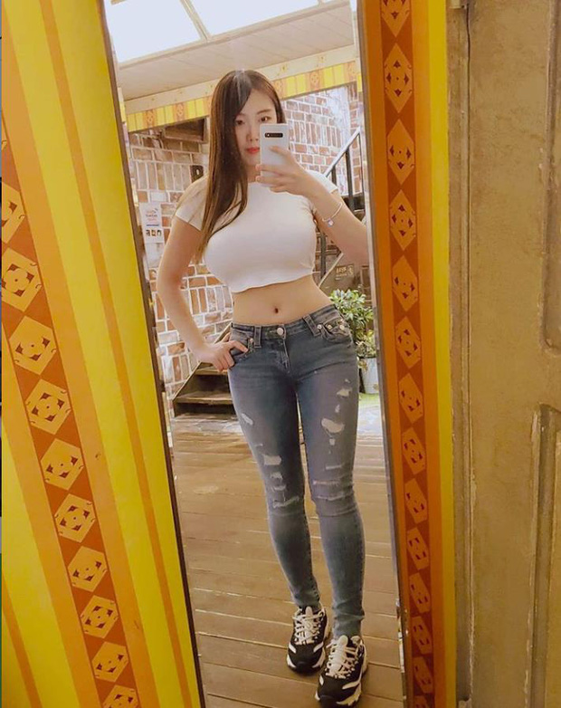 Nữ streamer nhọ nhất Twitch: Bị quản trị viên ban nhầm liên tục vì tưởng cố tình... khoe thân - Ảnh 1. Nữ streamer nhọ nhất Twitch: Bị quản trị viên ban nhầm liên tục vì tưởng cố tình... khoe thân - Ảnh 1.