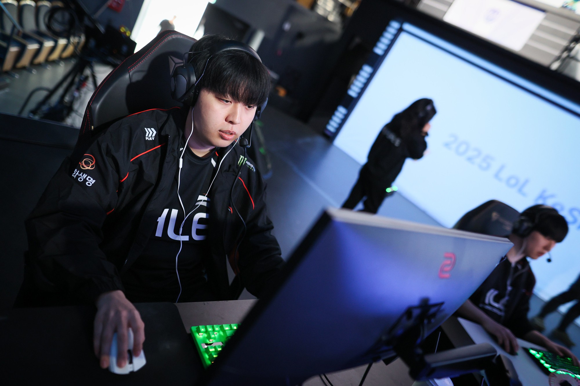 Thực hư nghi vấn Zeus "châm chọc" Kanavi- Ảnh 3.