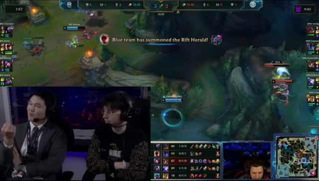 COO T1 (trái) tiết lộ đội còn một lịch trình rất dày đặc