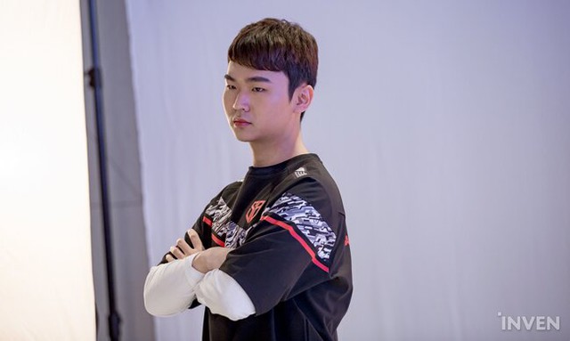 LMHT: 4 tân binh của T1 cùng nhiều gương mặt mới xuất hiện trong buổi chụp hình chào mừng LCK mùa xuân 2020 - Ảnh 17.