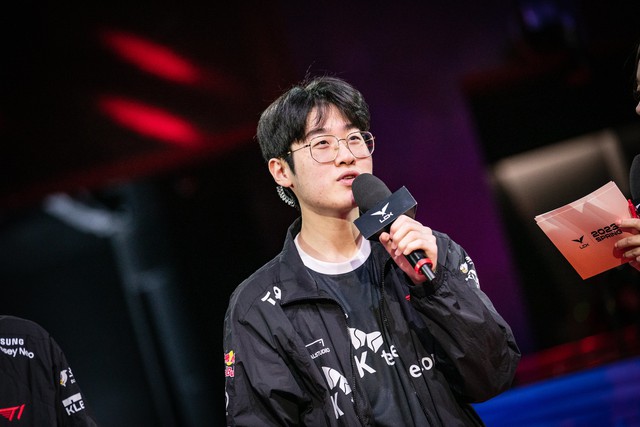 Nếu Zeus giữ vững phong độ, anh sẽ là chủ lực quan trọng giúp T1 giải "cơn khát" danh hiệu quốc tế - nguồn: LoL Esports