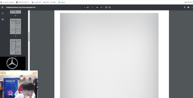 Anh ngồi giải đề thi đại học của Hàn Quốc