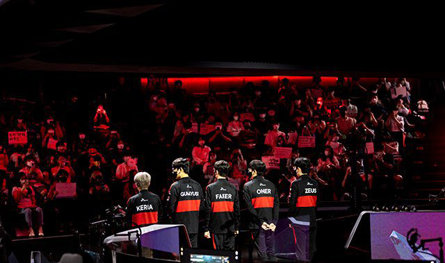 Kết thúc chuỗi trận bất bại dài nhất lịch sử, T1 bị cộng đồng khuyên nên học lại cách cấm chọn - Ảnh 6. Kết thúc chuỗi trận bất bại dài nhất lịch sử, T1 bị cộng đồng khuyên nên học lại cách cấm chọn - Ảnh 6.