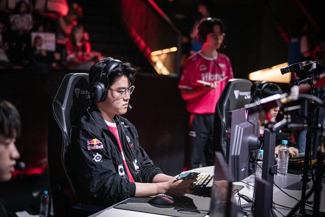 Dù mục tiêu vào playoffs hoàn thành nhưng nhiều khán giả vẫn lo ngại các tuyển thủ sẽ bị ảnh hưởng tâm lý