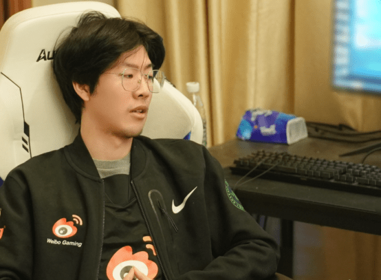 Cầm Xayah solo kill đối phương, TheShy tuyên bố đá chén cơm Huanfeng: Mùa tới cậu lên top chơi đi! - Ảnh 4. Cầm Xayah solo kill đối phương, TheShy tuyên bố đá chén cơm Huanfeng: Mùa tới cậu lên top chơi đi! - Ảnh 4.