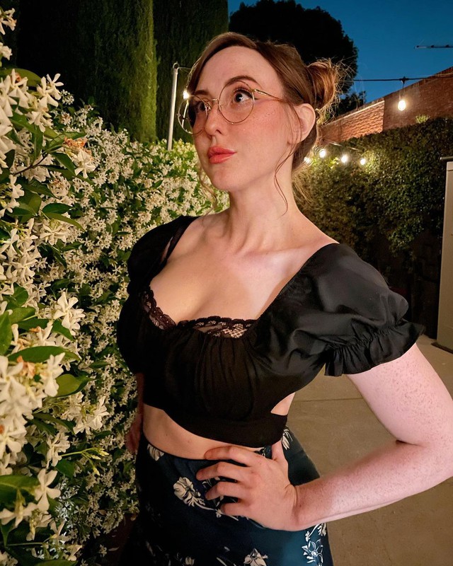 Cô chuyển sang công việc streamer, KOL và nền tảng chia sẻ ảnh có trả phí