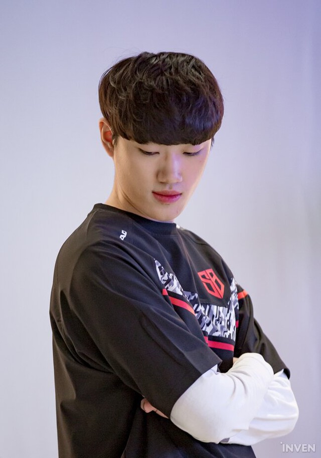 LMHT: 4 tân binh của T1 cùng nhiều gương mặt mới xuất hiện trong buổi chụp hình chào mừng LCK mùa xuân 2020 - Ảnh 23.