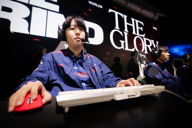 Kanavi chính là chứng nhân cho trận thua của JDG trước T1 năm ngoái