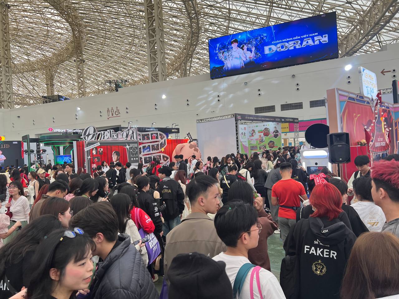 Loạt ảnh tại Main Event sự kiện fanmeeting T1- Ảnh 1.
