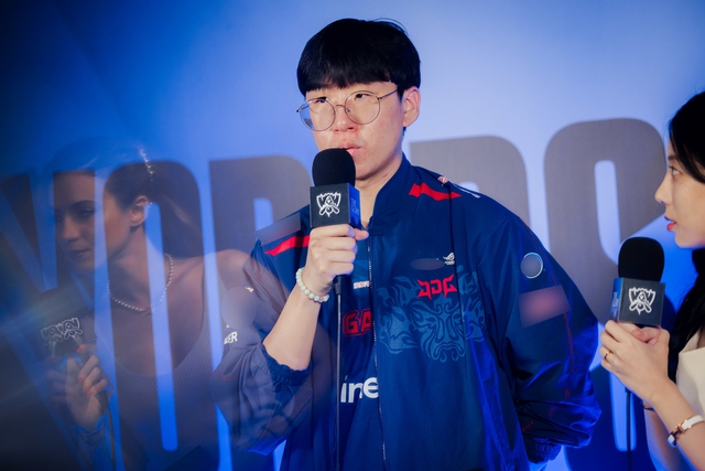 Ruler là tuyển thủ hiếm hoi thành công với Kai'Sa Phong Thần Kiếm - Cuồng Đao tại CKTG 2023