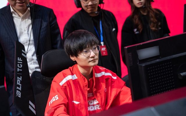 Levi bị cho là chỉ thắng được mỗi Tian