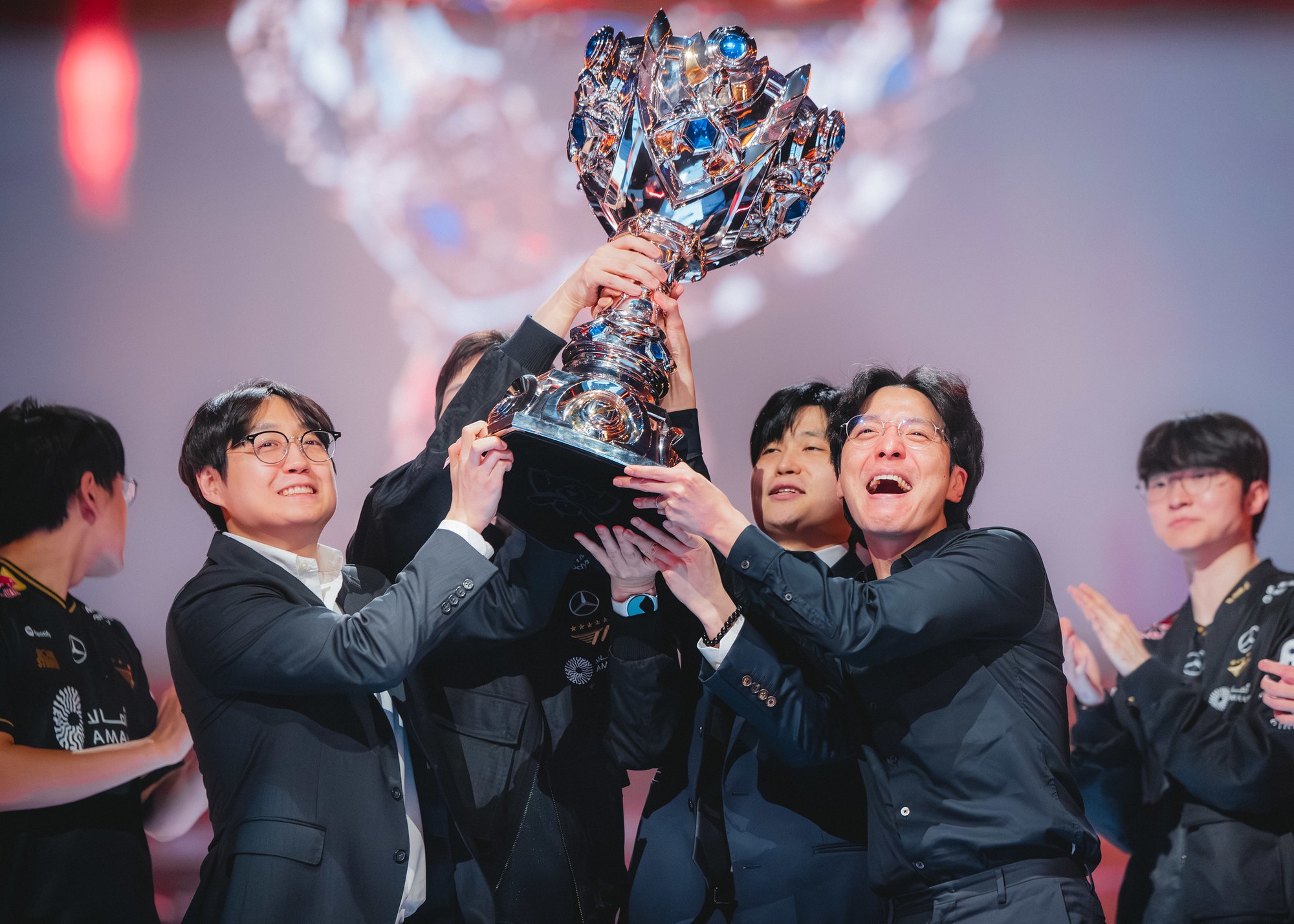 Không chỉ dàn tuyển thủ mà BHL T1 cũng lập kỷ lục lịch sử của LMHT- Ảnh 2.