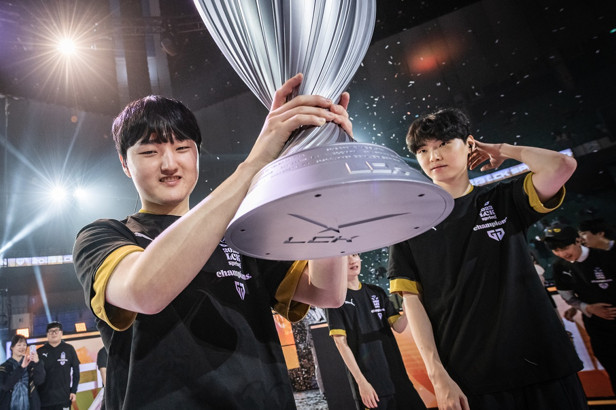 Ruler chỉ ra 2 cái tên có thể trở thành siêu sao sáng nhất làng LMHT trong tương lai - Ảnh 3.